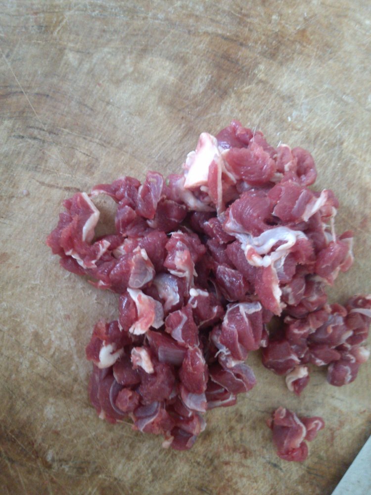孜然羊肉炒豆芽步骤2