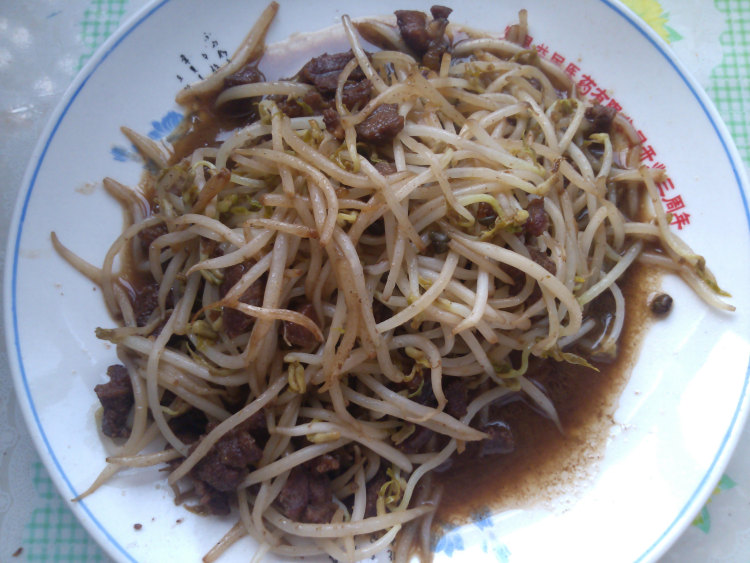 孜然羊肉炒豆芽步骤9