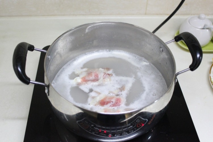 孜然羊肉炒意面步骤4