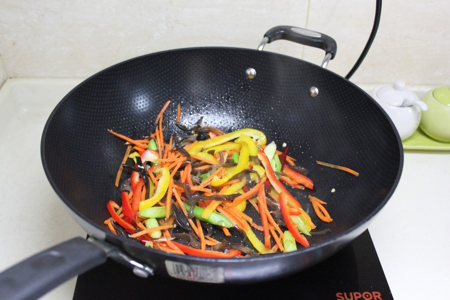 孜然羊肉炒意面步骤8