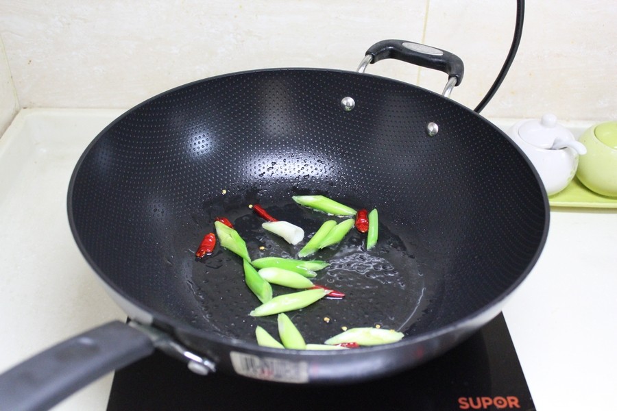 孜然羊肉炒意面步骤7