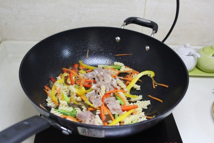 孜然羊肉炒意面步骤10