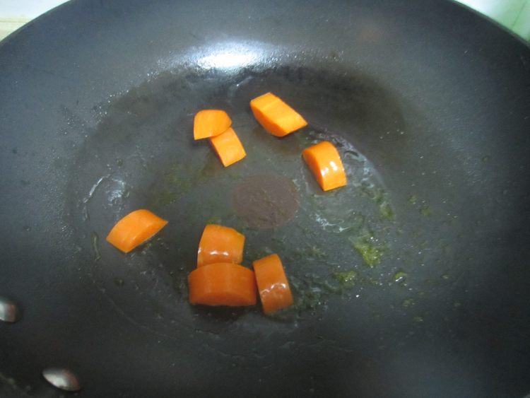 山药蘑菇羊肉汤步骤4