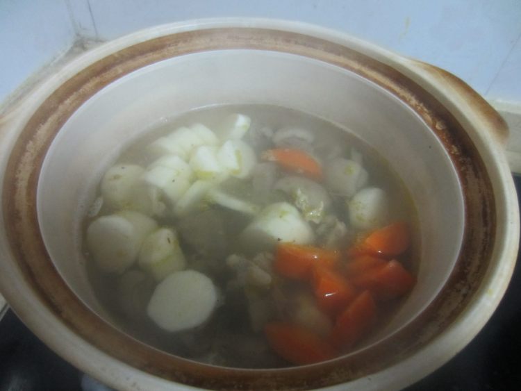 山药蘑菇羊肉汤步骤5