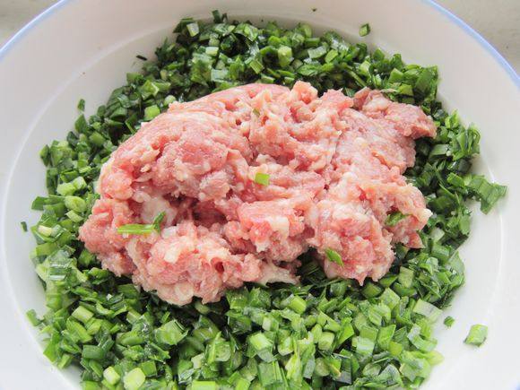 韭菜羊肉盒子步骤7