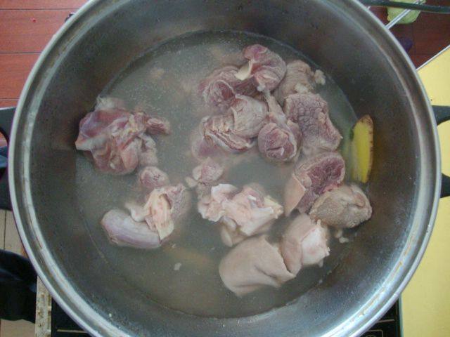 羊肉甘蔗汤步骤1