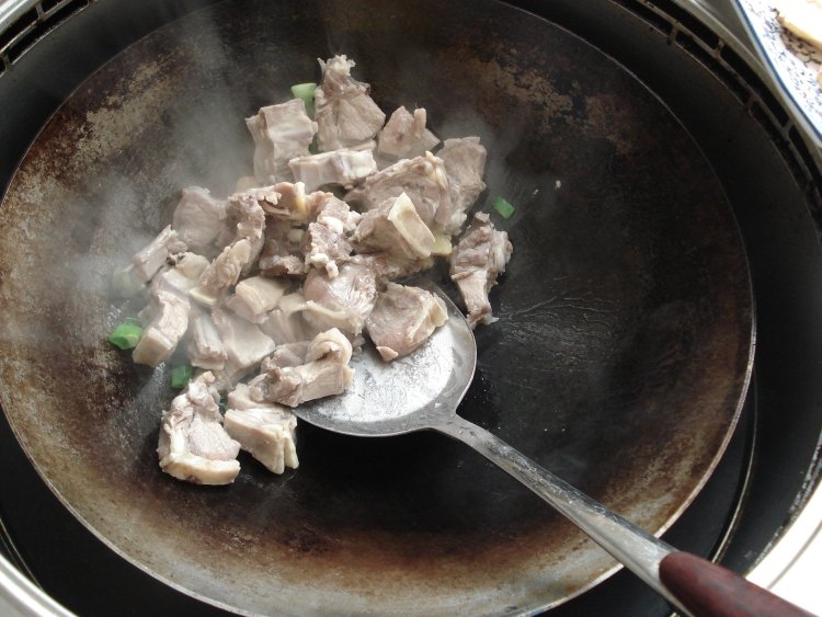 羊肉蘑菇汤步骤3