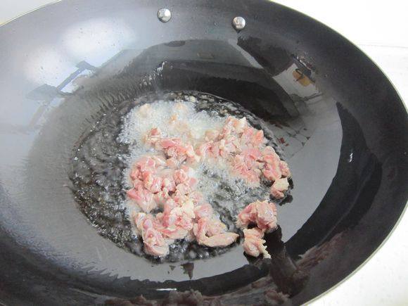 辣皮子滚肉菠菜面步骤5