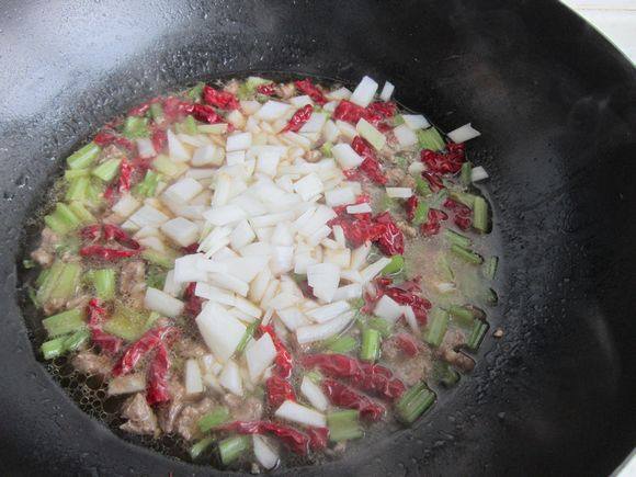辣皮子滚肉菠菜面步骤10