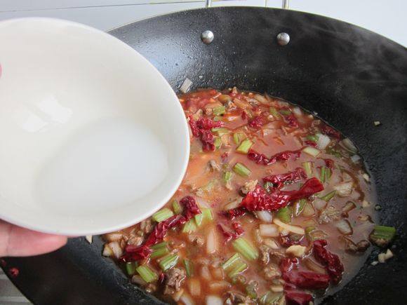 辣皮子滚肉菠菜面步骤13