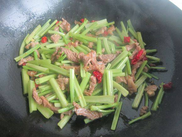 毛芹炒羊肉步骤9