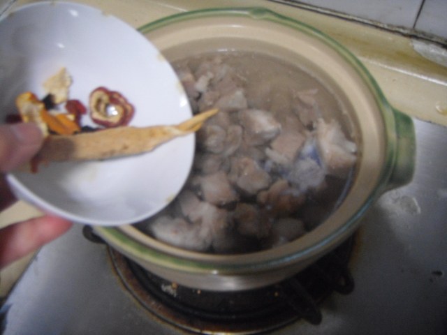 砂锅羊肉炖白萝卜步骤3