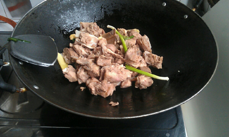 萝卜焖羊肉煲步骤5
