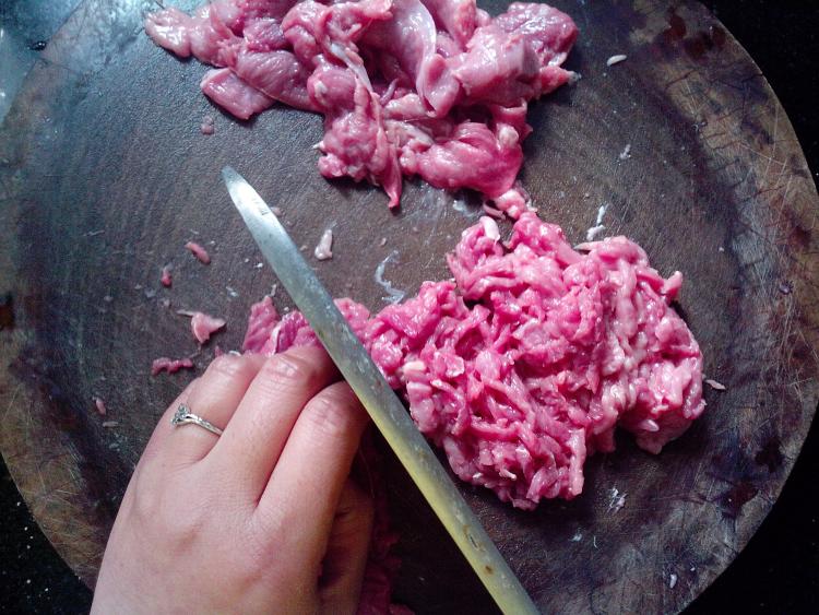 芹菜羊肉丝步骤2