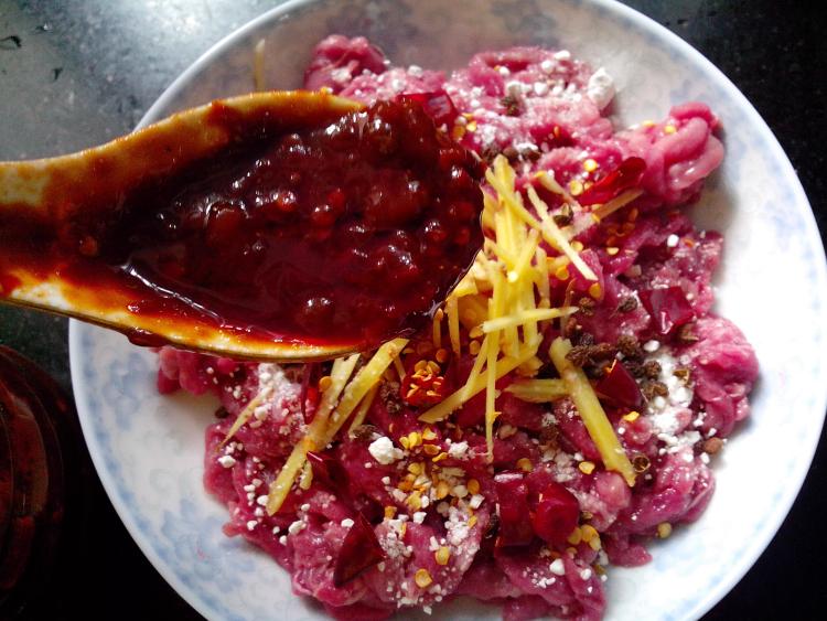 芹菜羊肉丝步骤3