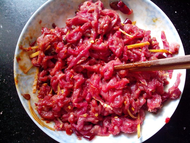 芹菜羊肉丝步骤4