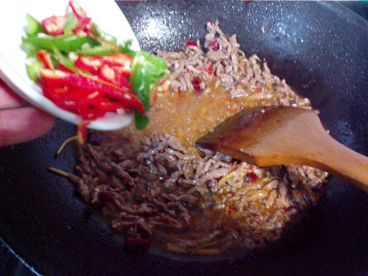 芹菜羊肉丝步骤8