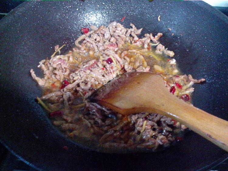 芹菜羊肉丝步骤7