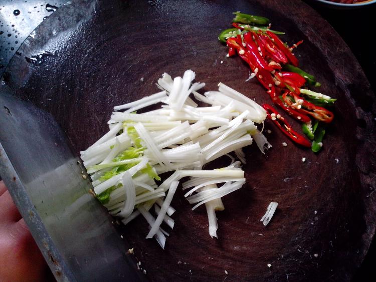 芹菜羊肉丝步骤5