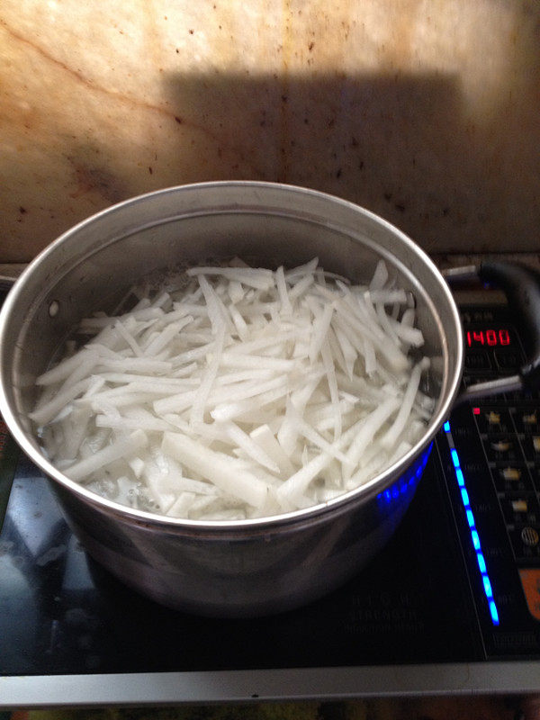 萝卜汆羊肉步骤3