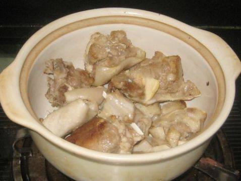 羊肉胡萝卜砂锅煲步骤3