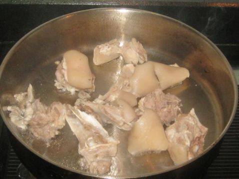 羊肉胡萝卜砂锅煲步骤2