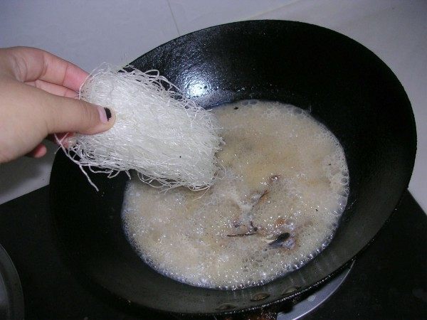 葱爆羊肉粉丝汤步骤4