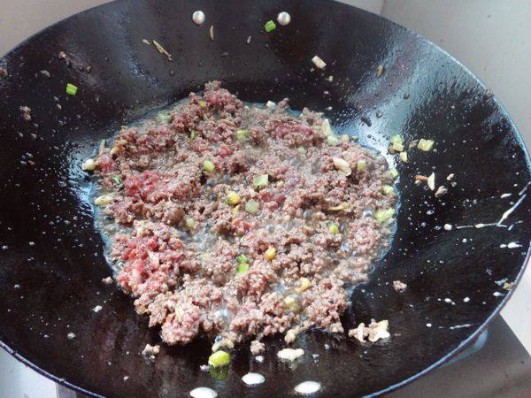 酸萝卜炒牛肉步骤4