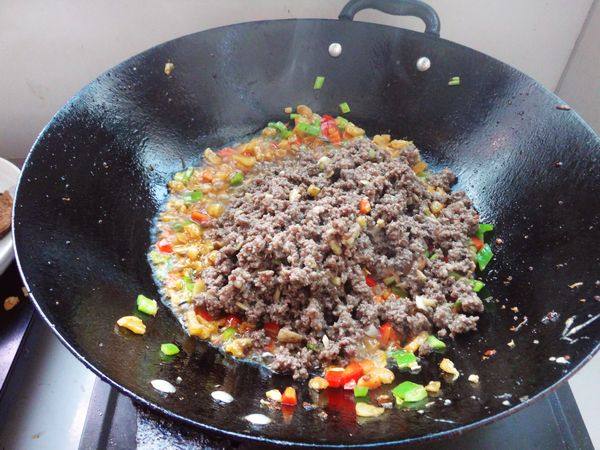 酸萝卜炒牛肉步骤7