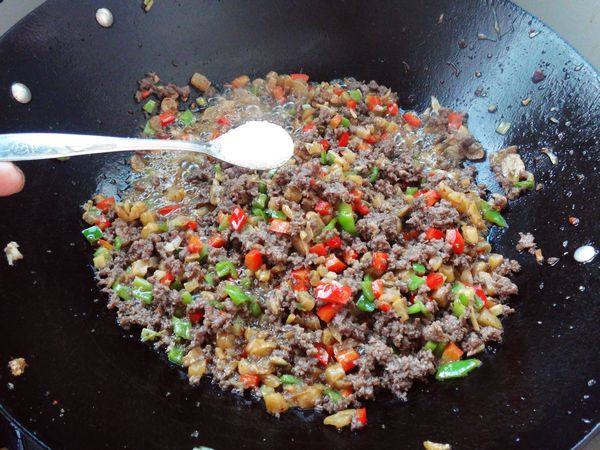 酸萝卜炒牛肉步骤8