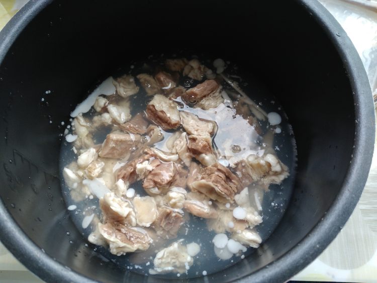猴头菇炖牛肉步骤1