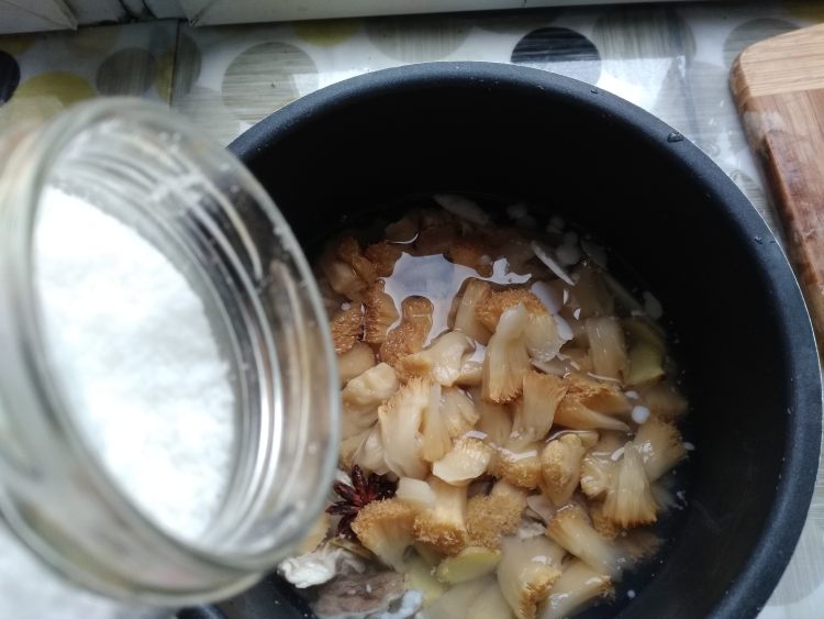 猴头菇炖牛肉步骤5