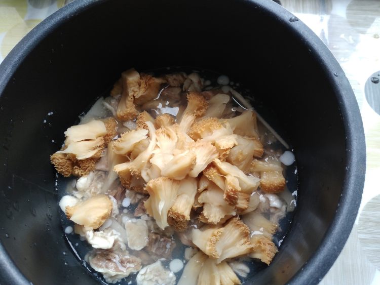 猴头菇炖牛肉步骤4