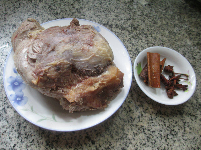 白切牛肉步骤1