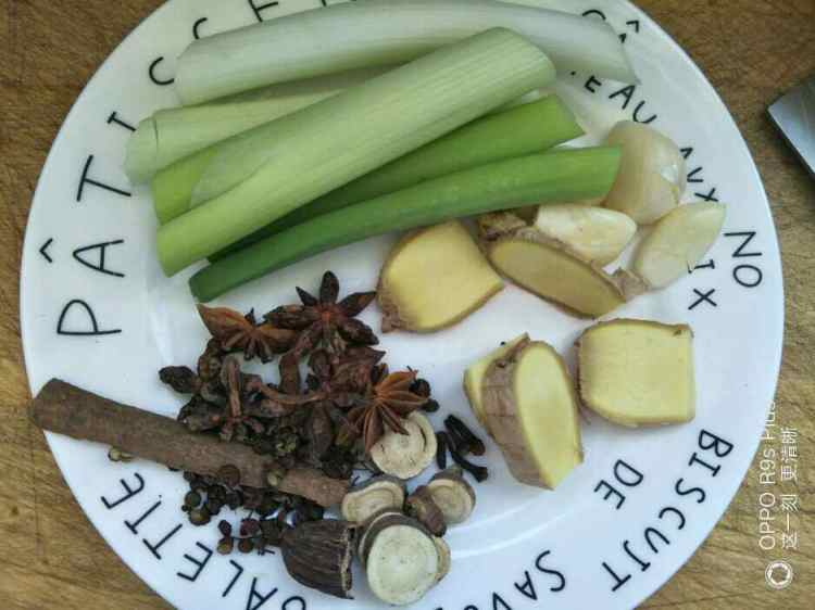 砂锅炖牛肉步骤1