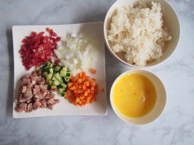 罗勒肠牛肉炒饭步骤2