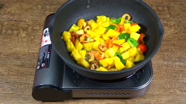 四季餐桌|彩椒菠萝牛步骤6