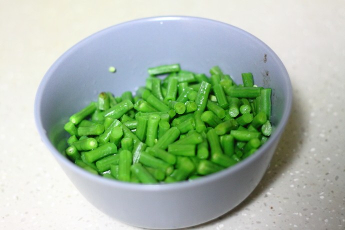 牛肉炒豇豆步骤2