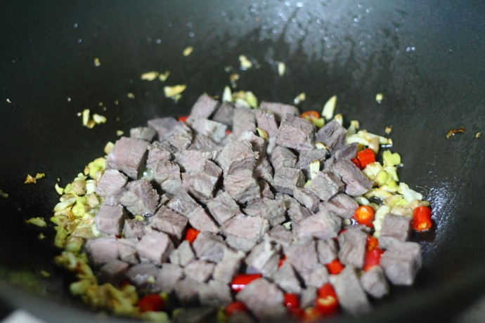 牛肉炒豇豆步骤5