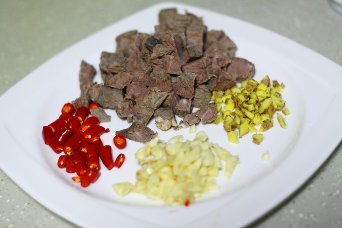 牛肉炒豇豆步骤3