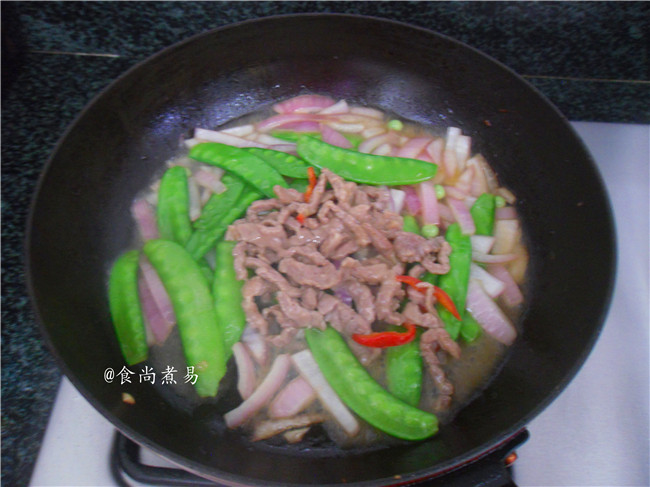 洋葱牛肉炒荷兰豆步骤8