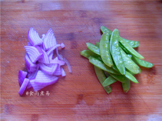 洋葱牛肉炒荷兰豆步骤4