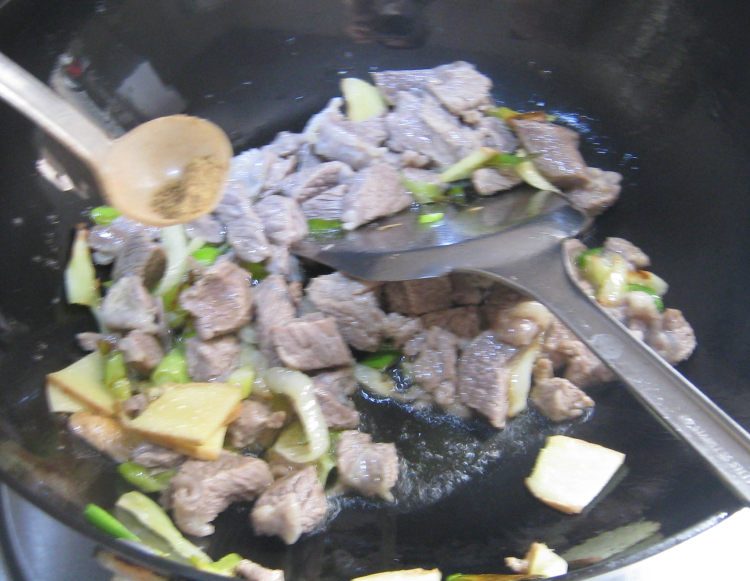 牛肉炖西红柿步骤7
