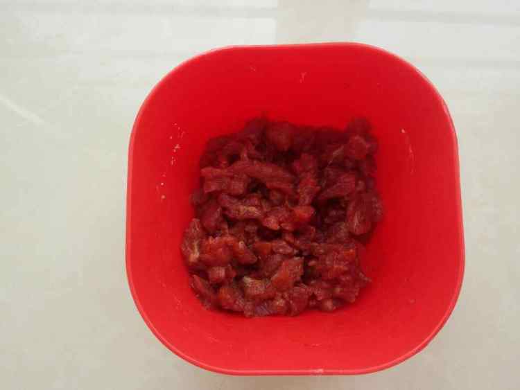 牛肉时蔬焖米饭步骤1