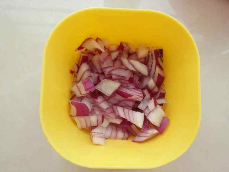 牛肉时蔬焖米饭步骤3