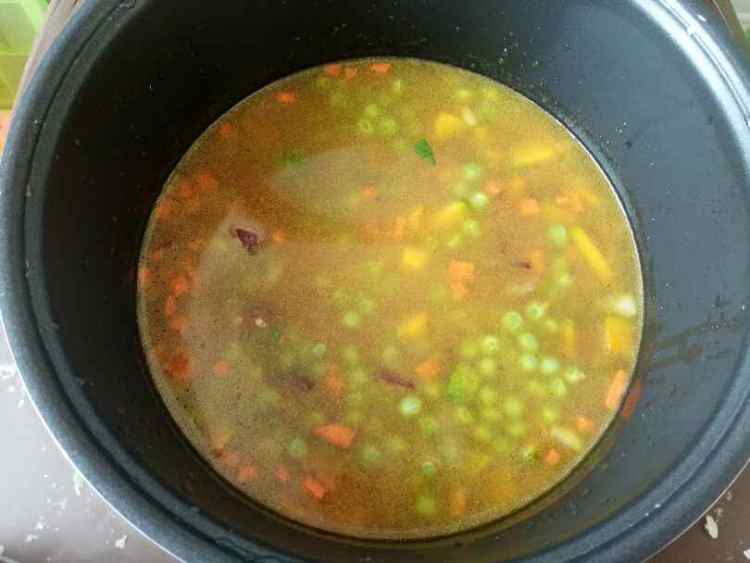 牛肉时蔬焖米饭步骤10