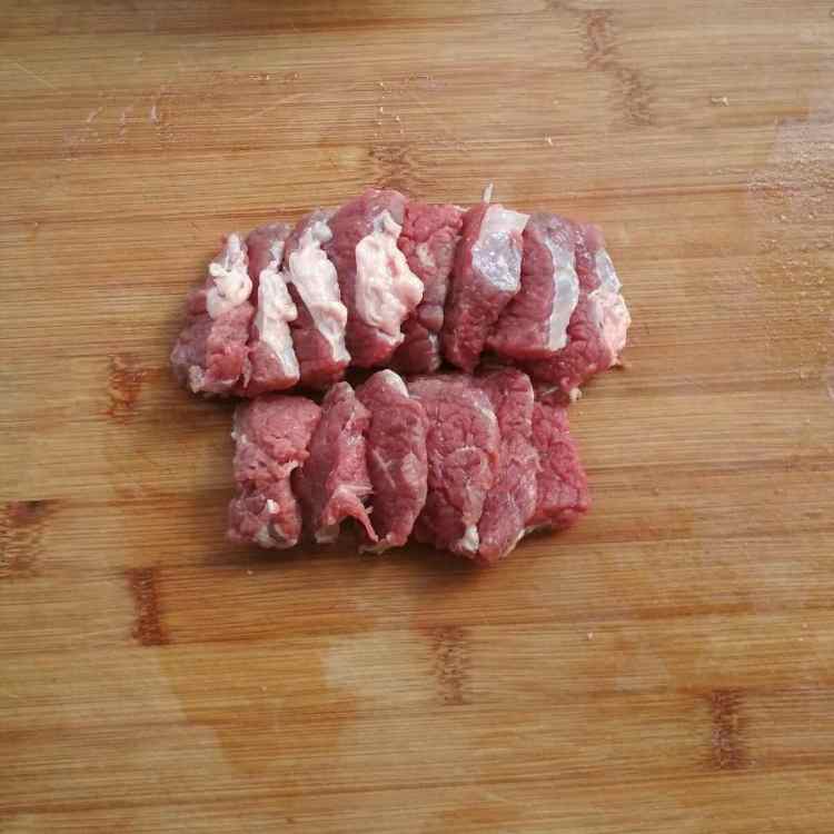 牛肉柿子胡萝卜汤步骤1