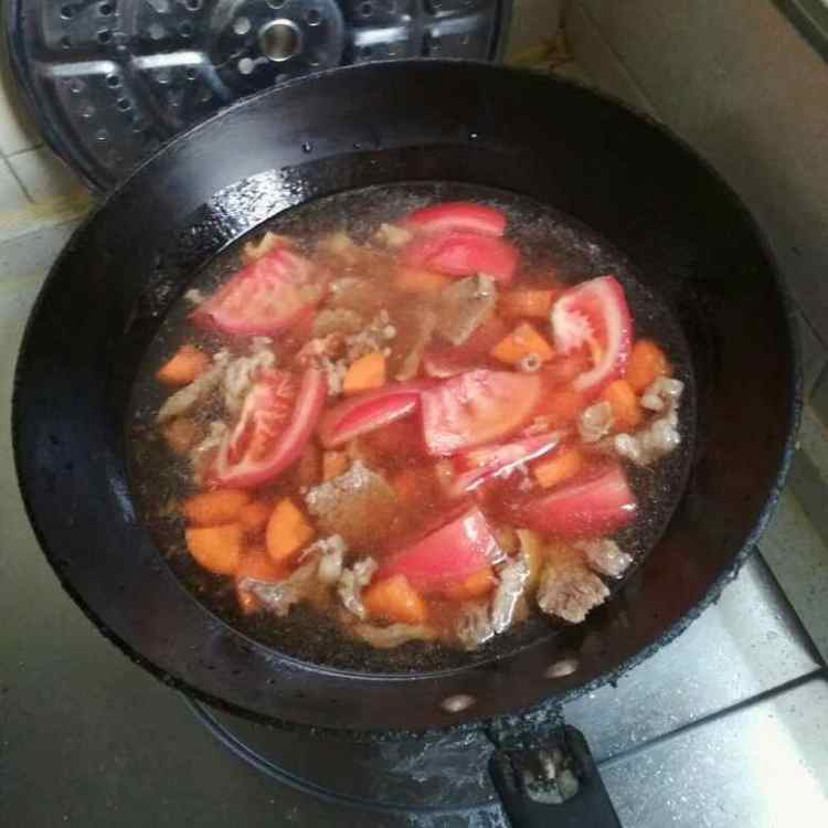 牛肉柿子胡萝卜汤步骤8