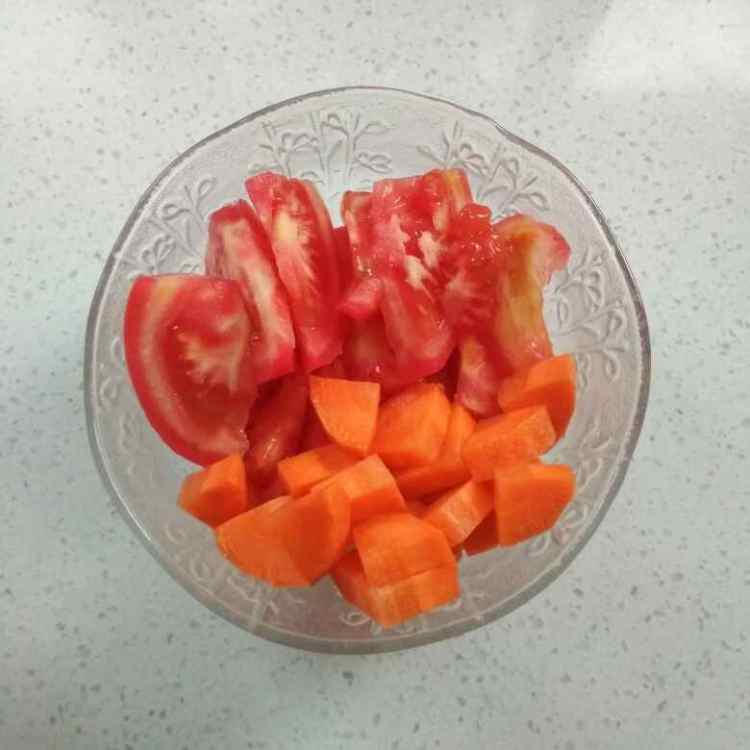 牛肉柿子胡萝卜汤步骤2