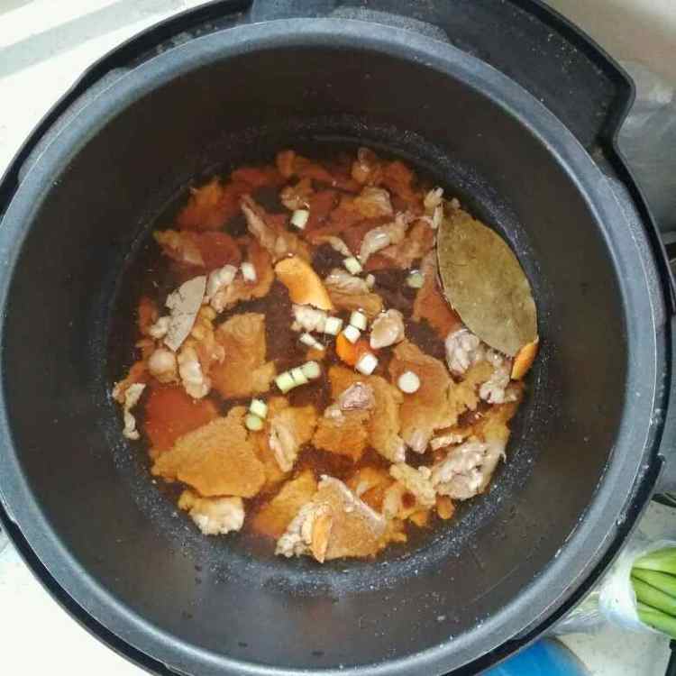 牛肉柿子胡萝卜汤步骤6